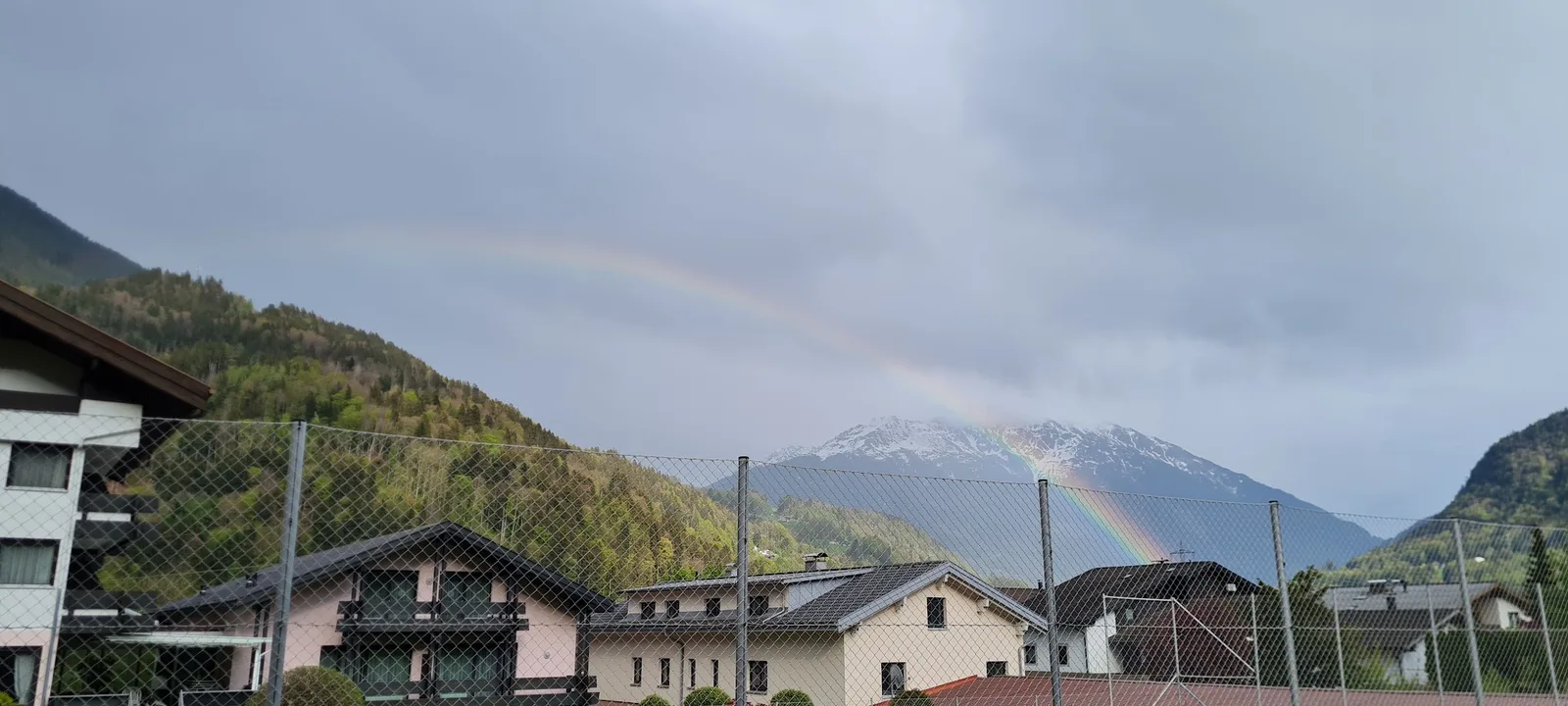 Regenbogen über den Bergen bei Vandans